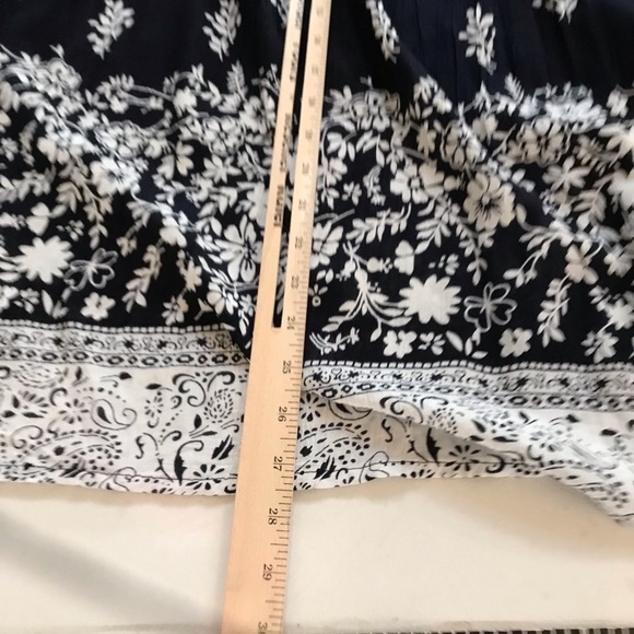 5th Love size medium Navy & white print off shoulder , 3/4 bell sleeves - Picture 6 of 9